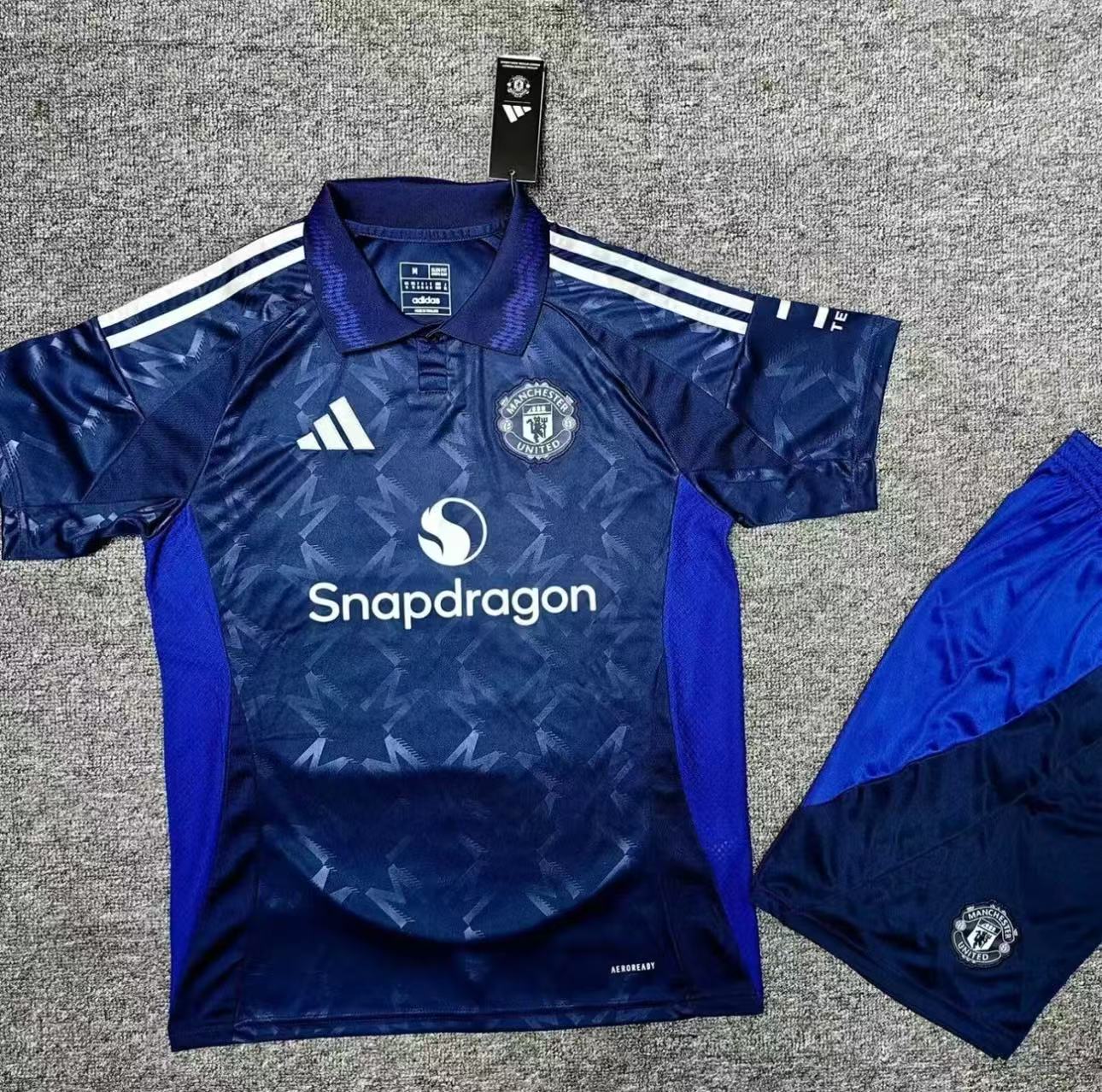 Manchester United 24/25 Adult Full Kit