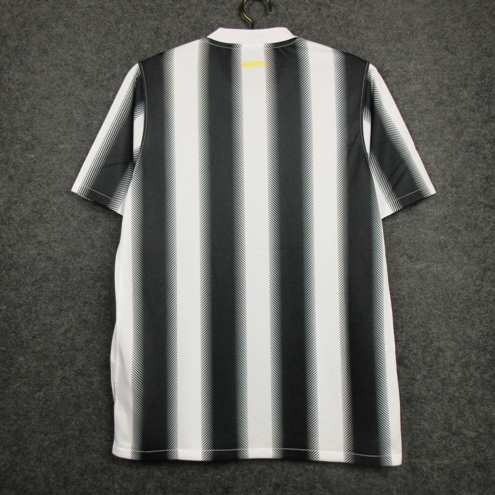 Juventus 2010/11 Home Retro Kit