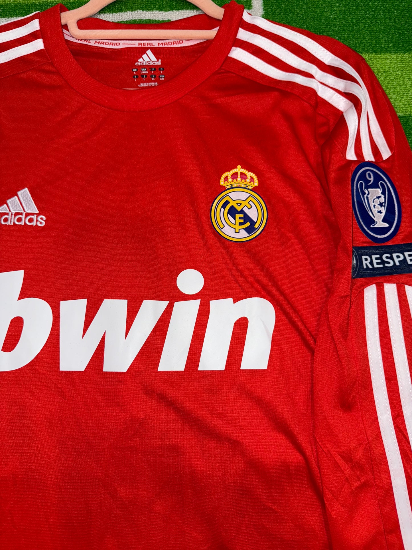 Real Madrid 2011 Away Retro Kit Özil #10
