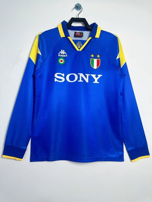 Juventus 1995/96 Away Retro Kit  Long Sleeve