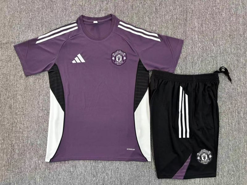 Manchester United 25/26 Purple Training Kit