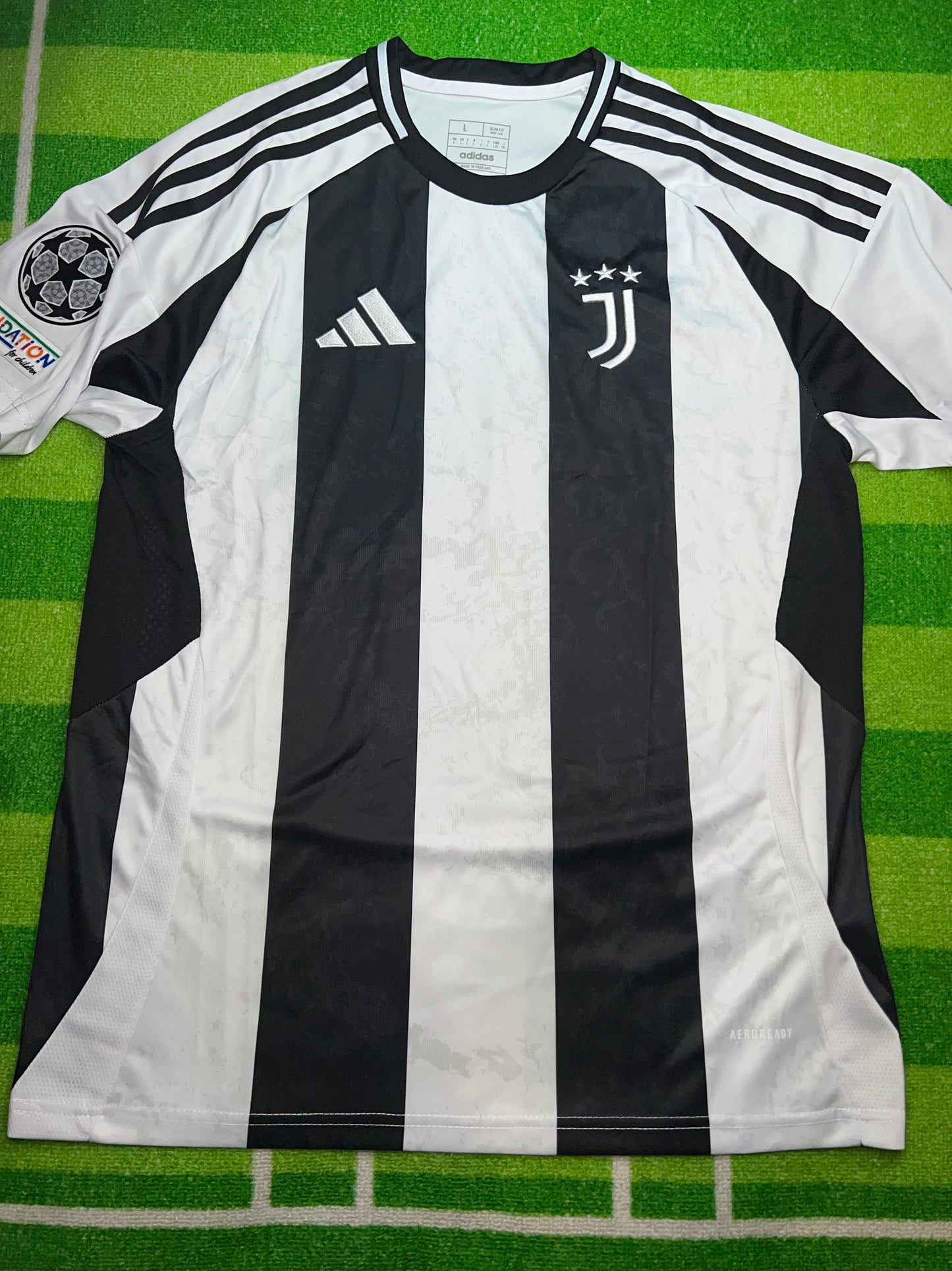 Juventus 24/25 Home Stadium Kit