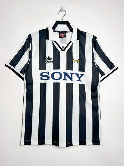 Juventus 1996/97 Home Retro Kit