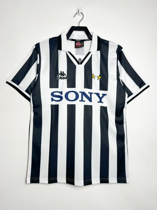 Juventus 1996/97 Home Retro Kit
