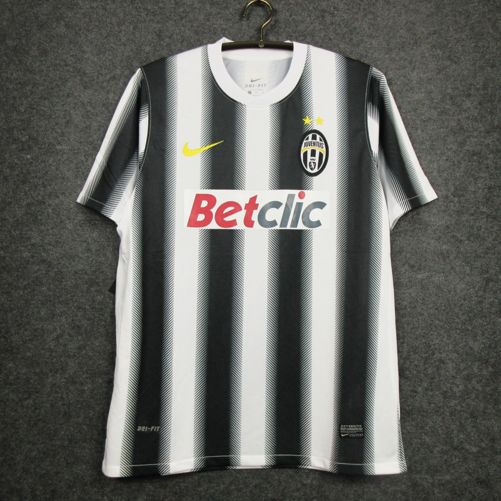 Juventus 2010/11 Home Retro Kit