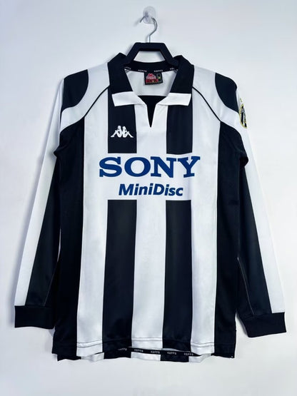 Juventus 1997/98 Home Retro Kit