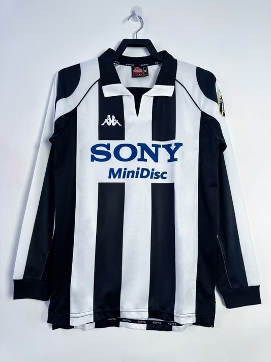 Juventus 1997/98 Home Retro Kit