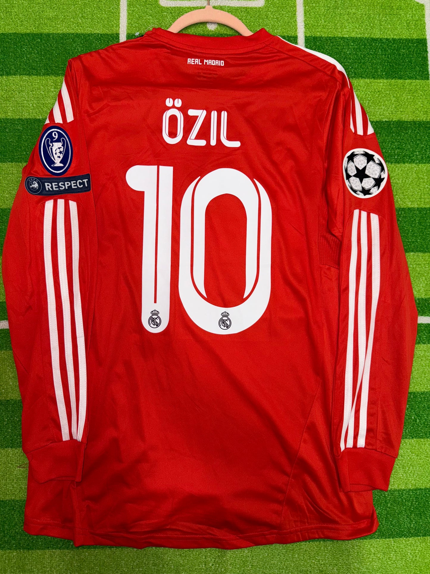Real Madrid 2011 Away Retro Kit Özil #10