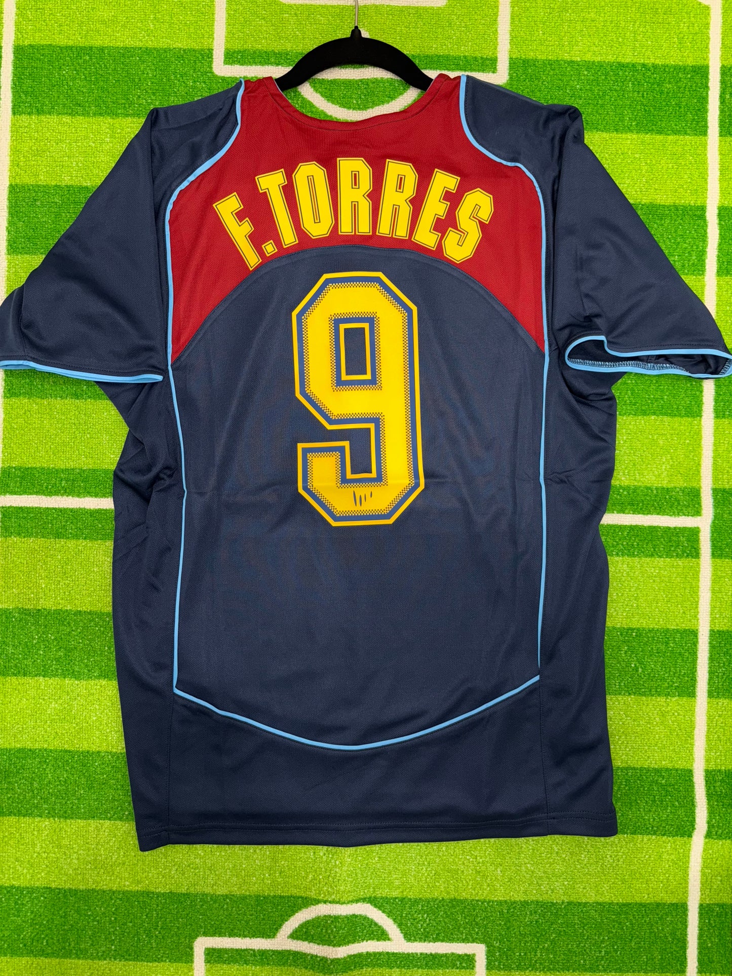Atletico Madrid 2004 Away Retro Kit Torres #9