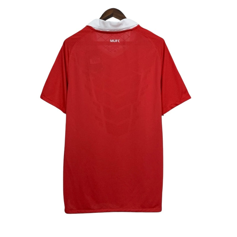 Manchester United 10/11 Retro Kit