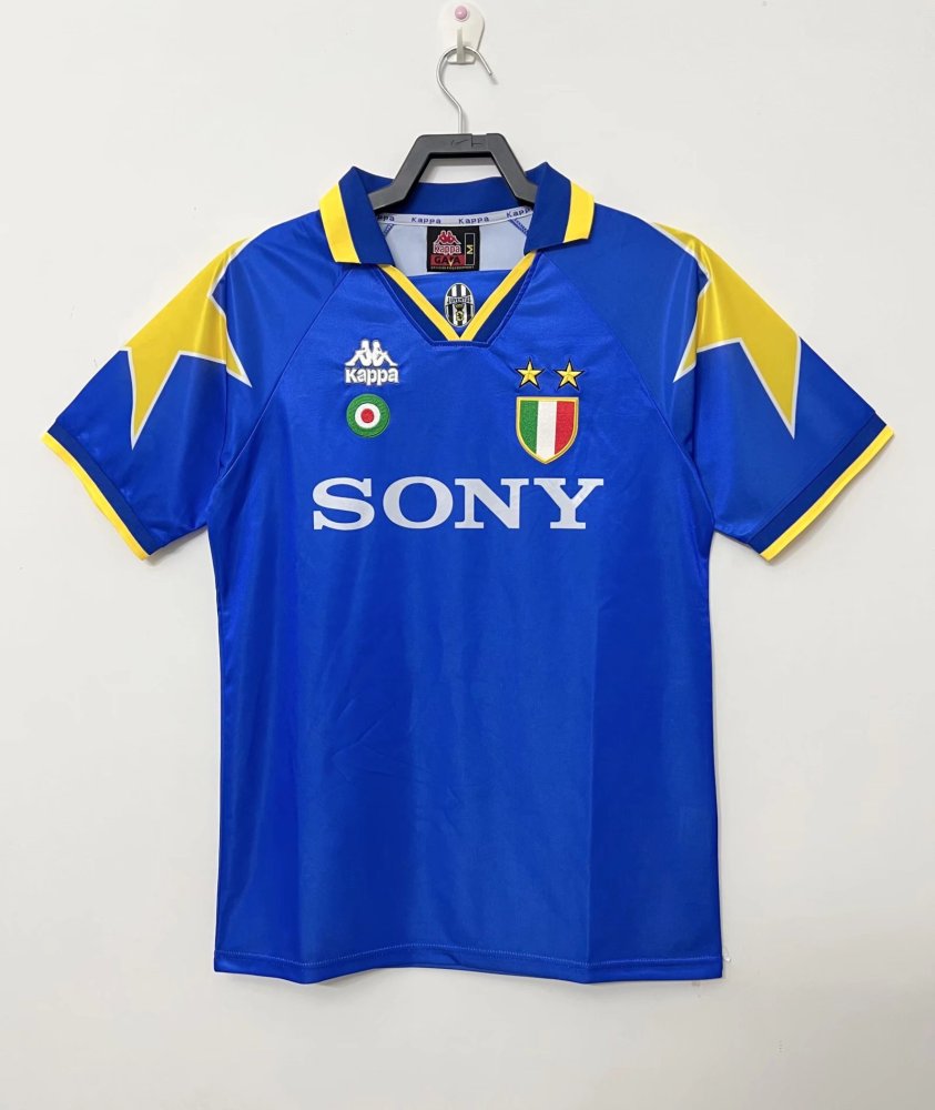 Juventus 1995/96 Away Retro Kit